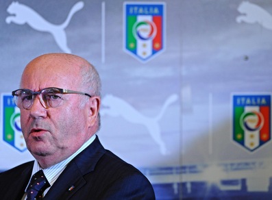 Tavecchio, adesso vietate gli striscioni negli stadi
