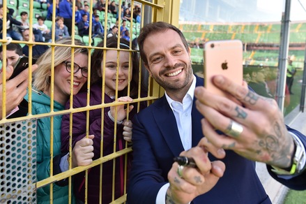 Palermo, Baccaglini idolo dei tifosi: selfie al Barbera