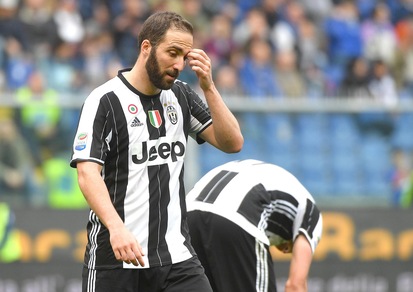 Napoli-Juventus, si scatena l'evento social «Pernacchio a Higuain»