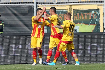 Risultati Serie B: Verona show, tris Benevento, cade il Bari. Guarda tutti i gol