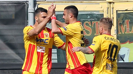Risultati Serie B: Verona show, tris Benevento, cade il Bari. Guarda tutti i gol
