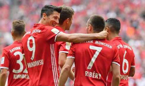 Bundesliga: Bayern Monaco-Augsburg 6-0, Lewandowski da standing-ovation