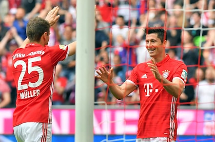 Bayern Monaco-Augsburg 6-0: tripletta di Lewandowski, doppietta di Mueller