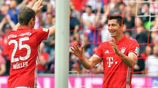 Bayern Monaco-Augsburg 6-0: tripletta di Lewandowski, doppietta di Mueller