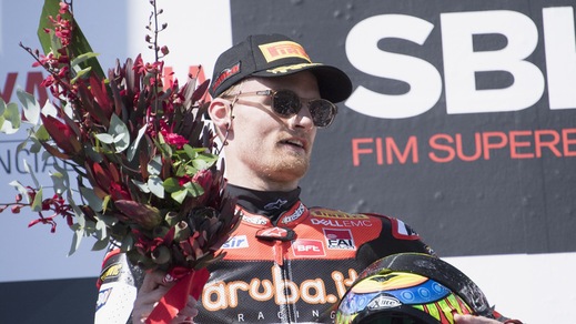 Sbk, Aragon: Davies vince all’ultimo giro contro Rea, Melandri 3°