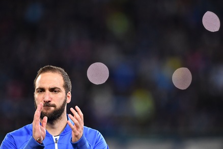 Napoli-Juventus, Higuain accolto da un minuto di fischi