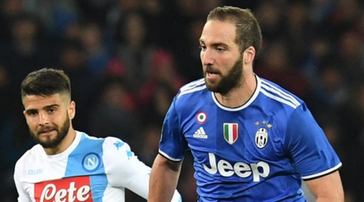 Higuain, bacio alla tribuna e zero palloni toccati in area