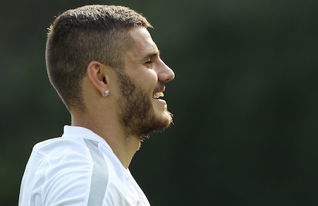Icardi, l'allenamento è con l'orecchino di diamanti