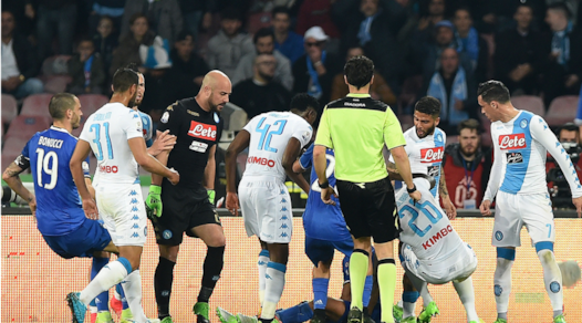 Napoli-Juventus, la simulazione di Cuadrado fa scoppiare la rissa