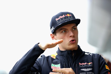 F1 Red Bull, Verstappen: «Vicini a Ferrari e Mercedes? Lo scopriremo»
