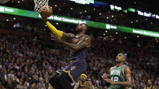 Lebron spegne i Celtics, Warriors primi a Ovest