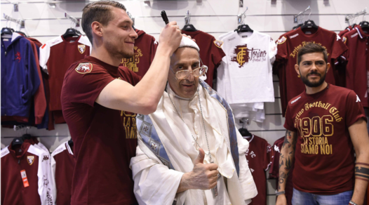 Torino, tutti pazzi per Belotti: anche il sosia di Papa Francesco