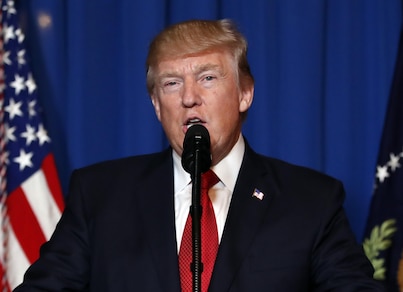 Usa, Trump bombarda la Siria: «Dio benedica il mondo»