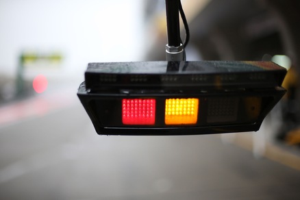 F1, Cina: pioggia e nebbia bloccano anche seconde libere