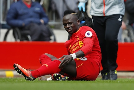 Liverpool, Mané si dovrà operare: stagione finita per lui