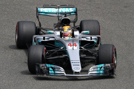 F1 Gp Cina: pole di Hamilton, Vettel secondo