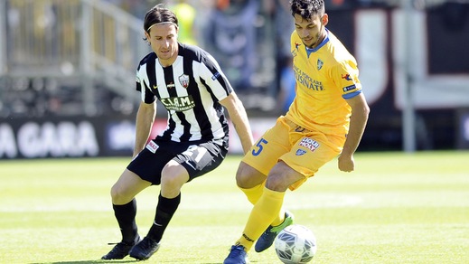 Risultati Serie B: Frosinone, solo un pari ad Ascoli. Cadono Bari e Benevento