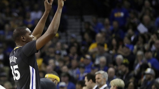 NBA, Charlotte dice addio ai playoff. I Warriors vincono ancora