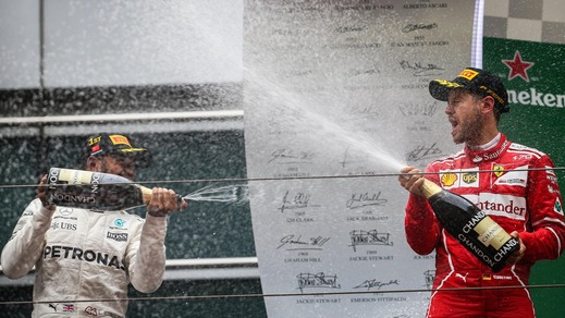 F1, Gp Cina: vince Hamilton, Vettel secondo
