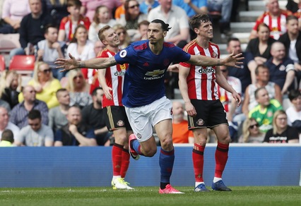 Premier League, valanga Manchester United: 3-0 a Sunderland. Crollo Leicester