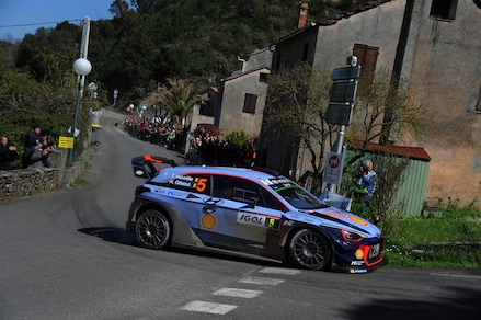 Rally di Francia: vince Neuville, Ogier secondo
