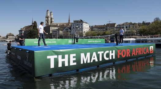 "The Match for Africa": Murray e Federer giocano a tennis sull'isolotto