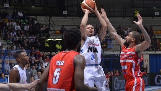 Cantù, problemi muscolari per Acker: out almeno 20 giorni