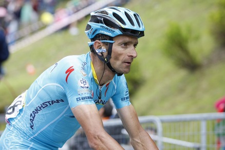 Giro d'Italia, l'Astana: «Senza Aru il capitano sarà Scarponi»