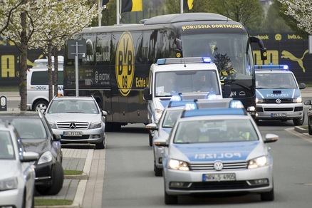Tensione all'Induna Park: arriva l'autobus del Borussia Dortmund