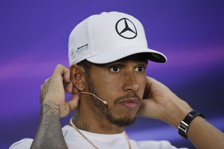 F1 Mercedes, Hamilton: «Meglio sfidare Vettel che Rosberg»