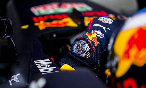 TAG Heuer Carrera CH01 Red Bull al polso del team Red Bull Racing