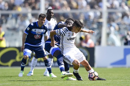 Dybala ko, Juventus in ansia. E sui social è rabbia contro Muntari