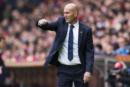 Stampa spagnola: «Zidane resterà sulla panchina del Real Madrid»