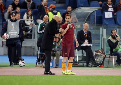 Roma, i tifosi: «Sbagliato trattare così Totti»