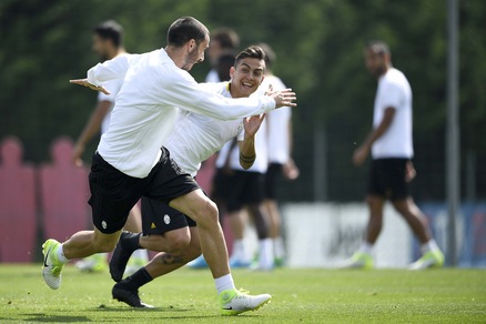 Champions League, Juventus: Dybala si allena con il gruppo FOTO -VIDEO