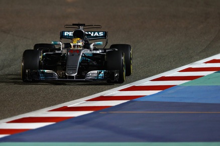 F1 Bahrain: Hamilton avanti nei test, Vettel settimo