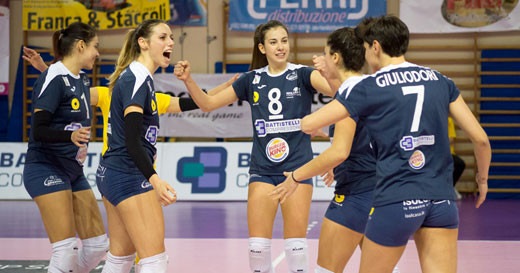Volley: A2 Femminile, Soverato e Battistelli vincono Gara 1 dei Quarti