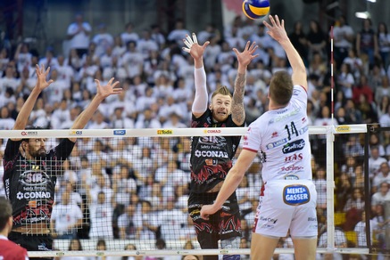 Volley: Superlega, Perugia porta Trento alla quinta partita