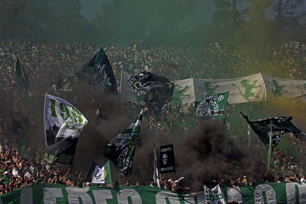 Lisbona, scontri tra ultrà: morto tifoso della Fiorentina