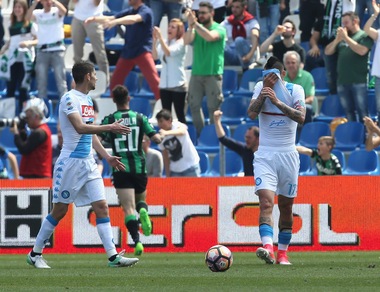 Serie A, Sassuolo-Napoli 2-2: Sarri sbatte sui pali