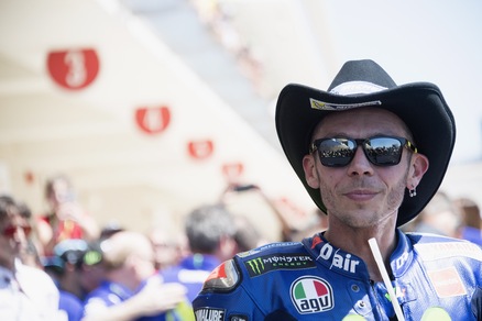 MotoGp, Rossi: «Zarco non può guidare così»