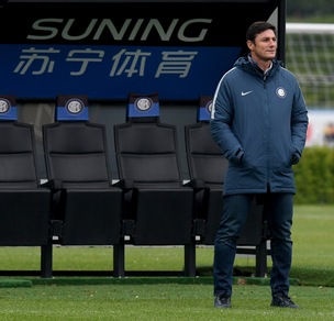 Inter, tutti sotto esame: Zanetti controlla l'allenamento