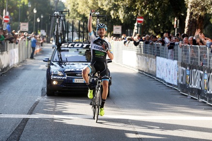 Ciclismo: Lizde vince il 72° GP della Liberazione dedicato a Scarponi