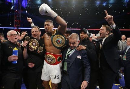 Boxe: Joshua è il re del mondo, lo scontro con Klitschko