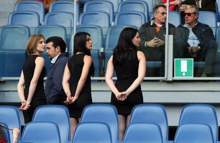 Roma-Lazio, hostess "all black" all'Olimpico