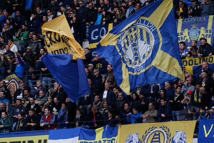 Serie B giudice sportivo: 18 squalificati. Chiusa curva del Verona per razzismo