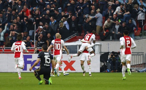 Europa League: Ajax-Lione 4-1, un piede in finale