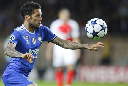 «Calciomercato Juventus, per Dani Alves offerte dalla Premier»