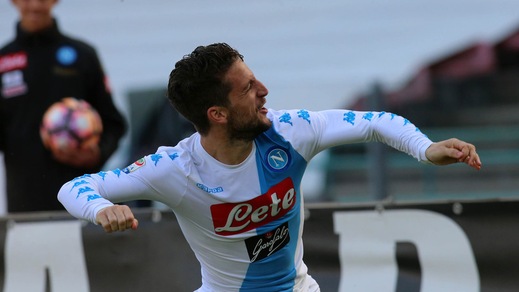 Napoli-Cagliari 3-1: Mertens festeggia i 30 anni con una doppietta