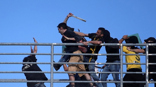 Coppa di Grecia, violenti scontri tra tifosi di Paok ed Aek Atene